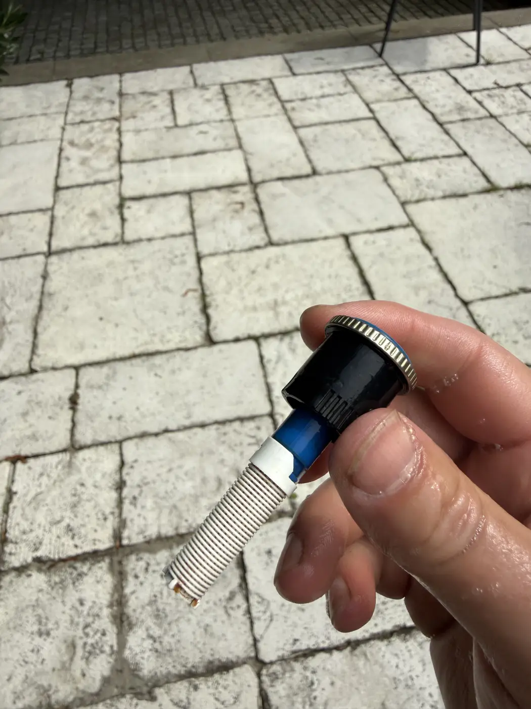 Dysza zraszacza z czystym filtrem po serwisie